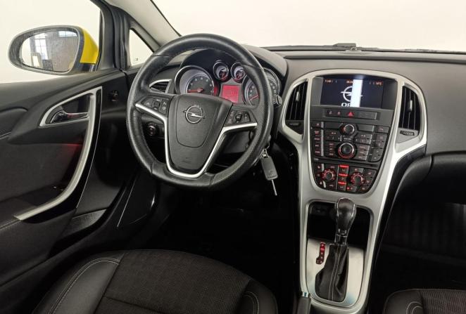 Opel Astra J Рестайлинг с пробегом 2013 года, цена 995 000 рублей, 135509 км, хэтчбек, Автокод Объявления