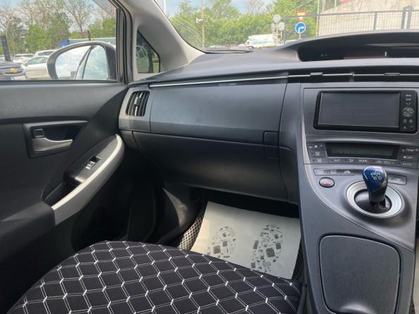 Toyota Prius III Рестайлинг (XW30) с пробегом 2012 года, цена 970 000 рублей, 217753 км, лифтбек, Автокод Объявления