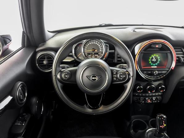 Mini Hatch III (F55/F56) Рестайлинг с пробегом 2020 года, цена 2 330 000 рублей, 73599 км, хэтчбек, Автокод Объявления