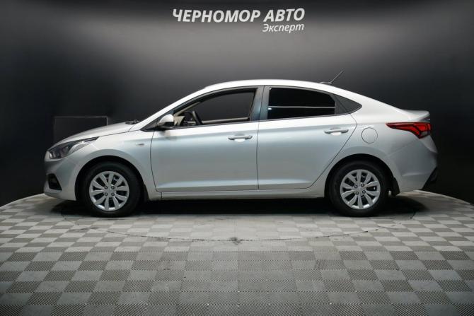 Hyundai Solaris II с пробегом 2018 года, цена 1 390 000 рублей, 120000 км, седан, Автокод Объявления
