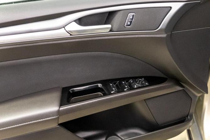 Ford Mondeo V с пробегом 2015 года, цена 1 559 000 рублей, 94000 км, седан, Автокод Объявления
