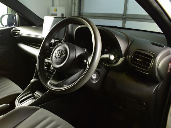 Toyota Yaris IV с пробегом 2022 года, цена 1 219 995 рублей, 80673 км, хэтчбек, Автокод Объявления