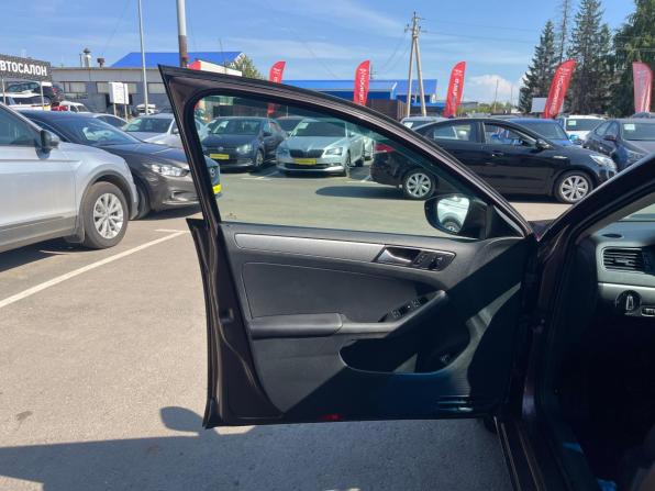 Volkswagen Jetta VI Рестайлинг с пробегом 2014 года, цена 1 050 000 рублей, 246752 км, седан, Автокод Объявления