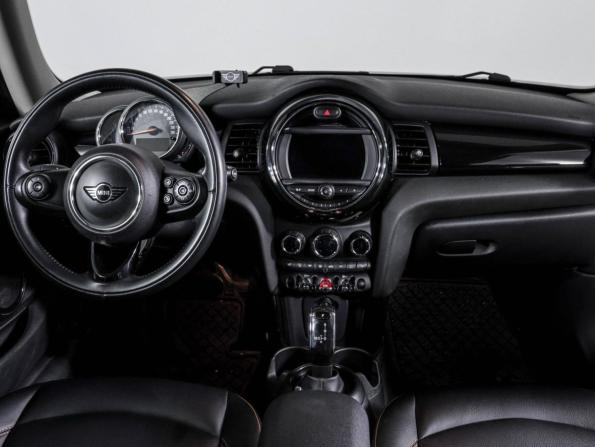 Mini Hatch III (F55/F56) Рестайлинг с пробегом 2018 года, цена 1 850 000 рублей, 64292 км, хэтчбек, Автокод Объявления