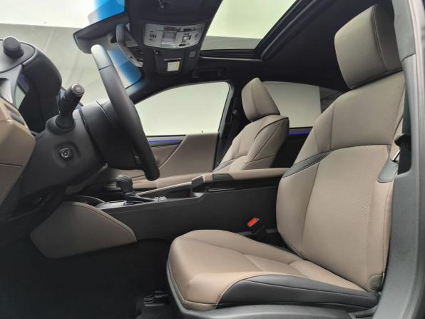Lexus ES VII Рестайлинг 2 с пробегом 2025 года, цена 5 198 000 рублей, 6820 км, седан, Автокод Объявления