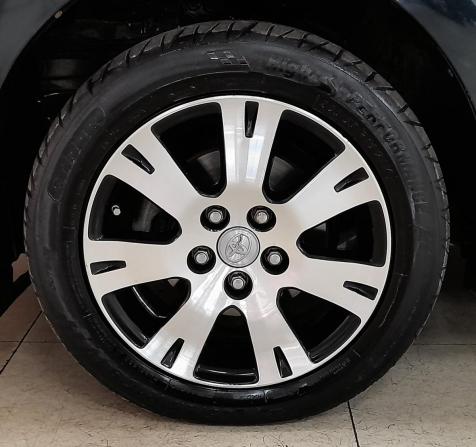 Toyota Corolla XI (E160 E170 E180) с пробегом 2013 года, цена 1 299 000 рублей, 170000 км, седан, Автокод Объявления