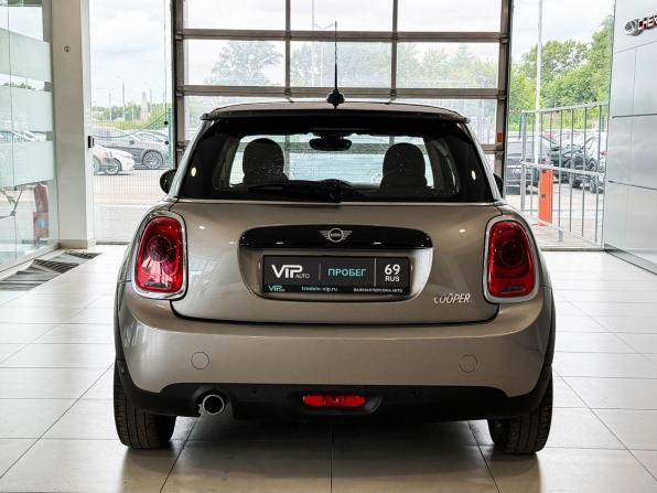 Mini Hatch III (F55/F56) Рестайлинг с пробегом 2019 года, цена 1 655 000 рублей, 48086 км, хэтчбек, Автокод Объявления