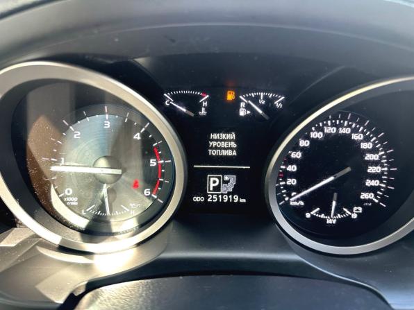Toyota Land Cruiser 200 Series Рестайлинг 1 с пробегом 2015 года, цена 4 060 000 рублей, 251919 км, внедорожник, Автокод Объявления
