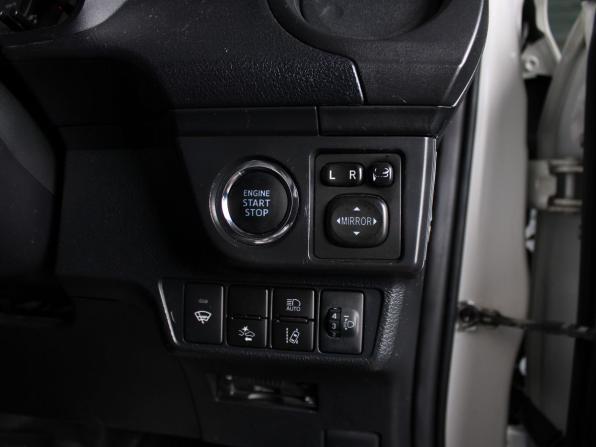 Toyota Corolla XI (E160 E170) Рестайлинг 2 с пробегом 2021 года, цена 1 760 000 рублей, 113570 км, универсал, Автокод Объявления