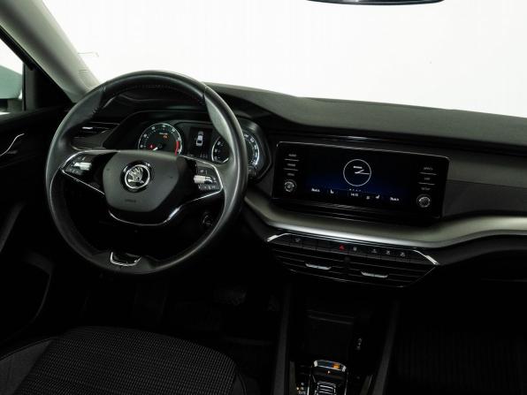 Skoda Octavia IV (A8) с пробегом 2021 года, цена 2 348 000 рублей, 63725 км, лифтбек, Автокод Объявления