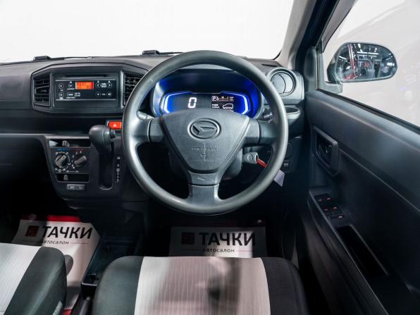 Daihatsu Mira e:S II с пробегом 2020 года, цена 675 000 рублей, 82215 км, хэтчбек, Автокод Объявления
