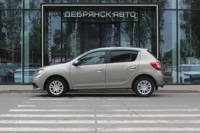 Renault Sandero II с пробегом 2015 года, цена 825 000 рублей, 142860 км, хэтчбек, Автокод Объявления