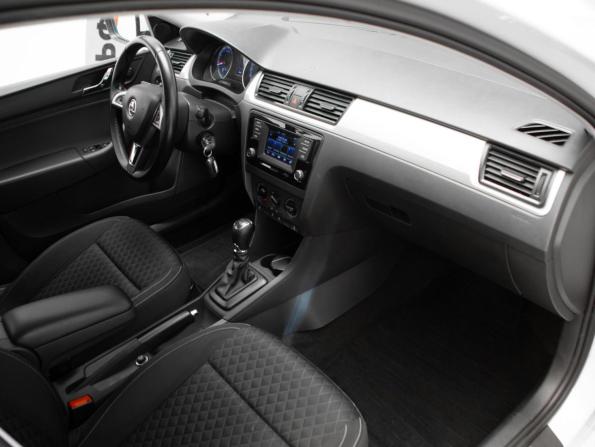 Skoda Rapid I с пробегом 2016 года, цена 1 345 000 рублей, 54405 км, лифтбек, Автокод Объявления