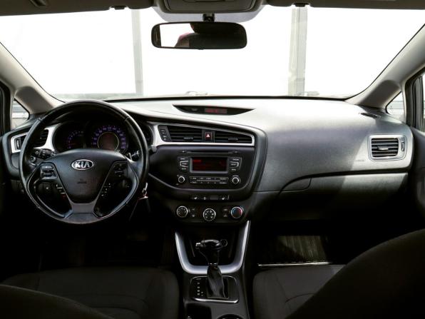 Kia Ceed II Рестайлинг с пробегом 2017 года, цена 1 248 000 рублей, 192138 км, хэтчбек, Автокод Объявления