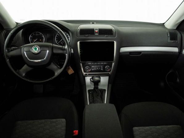 Skoda Octavia II (A5) Рестайлинг с пробегом 2012 года, цена 833 000 рублей, 230000 км, лифтбек, Автокод Объявления