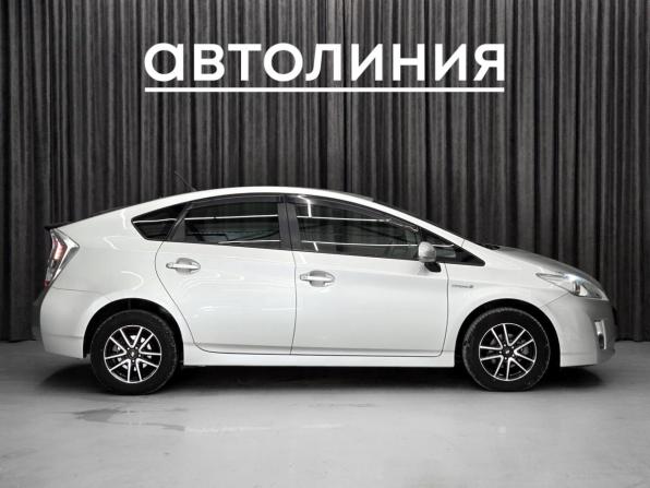 Toyota Prius III (XW30) с пробегом 2010 года, цена 899 000 рублей, 245000 км, лифтбек, Автокод Объявления