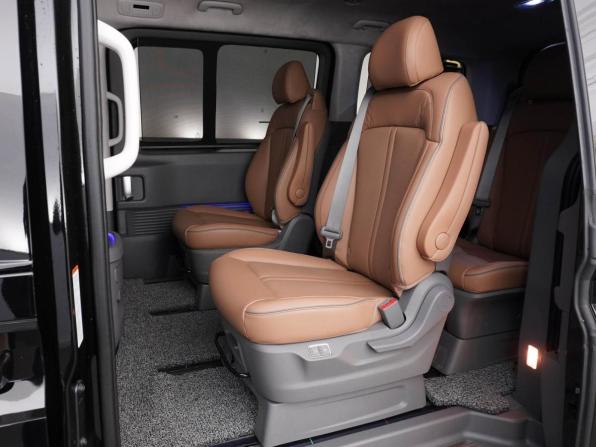 Hyundai Staria I с пробегом 2025 года, цена 7 868 888 рублей, 9207 км, минивэн, Автокод Объявления
