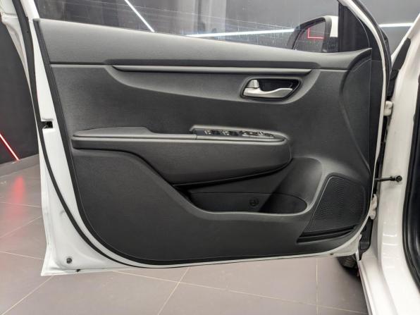 Kia Rio IV Рестайлинг с пробегом 2021 года, цена 1 390 000 рублей, 97751 км, седан, Автокод Объявления