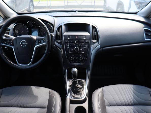 Opel Astra J Рестайлинг с пробегом 2013 года, цена 710 000 рублей, 266158 км, седан, Автокод Объявления