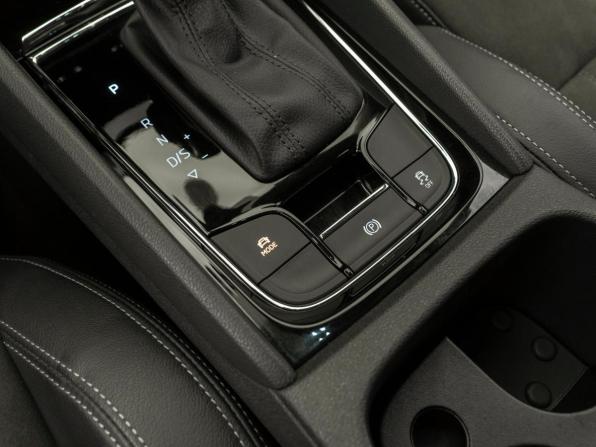 Skoda Karoq I с пробегом 2022 года, цена 2 590 000 рублей, 45919 км, внедорожник, Автокод Объявления