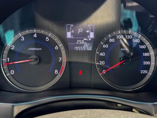 Hyundai Solaris I с пробегом 2014 года, цена 869 000 рублей, 195591 км, хэтчбек, Автокод Объявления