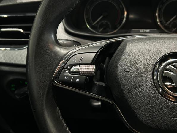 Skoda Rapid II с пробегом 2021 года, цена 1 629 000 рублей, 99261 км, лифтбек, Автокод Объявления