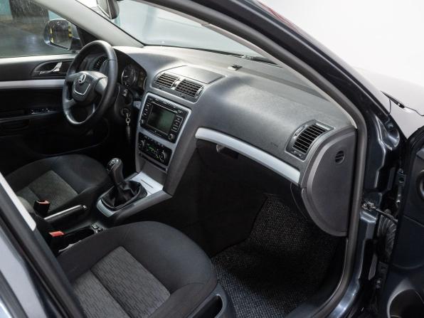 Skoda Octavia II (A5) Рестайлинг с пробегом 2011 года, цена 750 000 рублей, 235568 км, лифтбек, Автокод Объявления