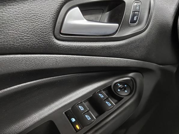 Ford Kuga II Рестайлинг с пробегом 2017 года, цена 1 755 000 рублей, 140770 км, внедорожник, Автокод Объявления