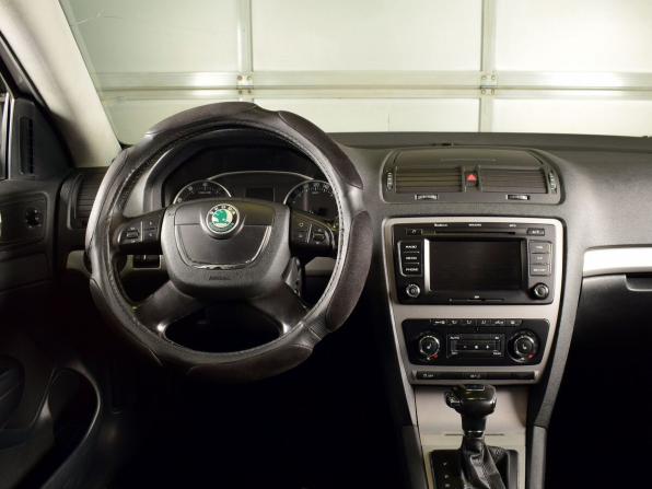 Skoda Octavia II (A5) Рестайлинг с пробегом 2012 года, цена 995 995 рублей, 186578 км, лифтбек, Автокод Объявления