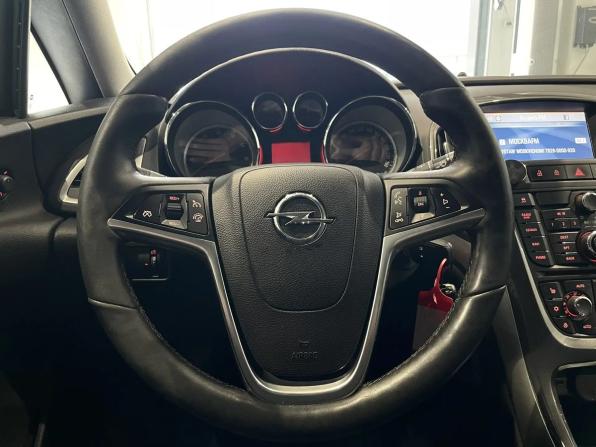 Opel Astra J Рестайлинг с пробегом 2013 года, цена 650 000 рублей, 260123 км, хэтчбек, Автокод Объявления