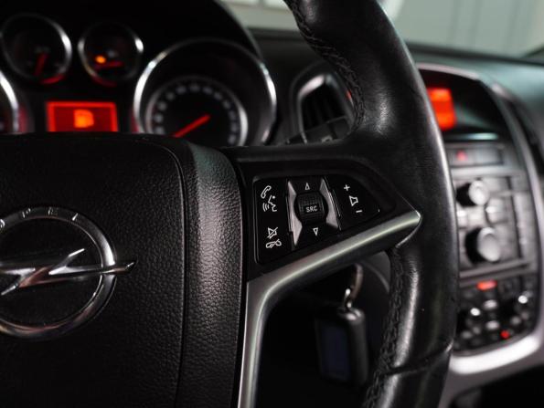 Opel Astra J Рестайлинг с пробегом 2013 года, цена 699 000 рублей, 274589 км, седан, Автокод Объявления