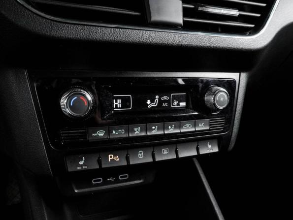 Skoda Rapid II с пробегом 2021 года, цена 2 140 000 рублей, 38974 км, лифтбек, Автокод Объявления