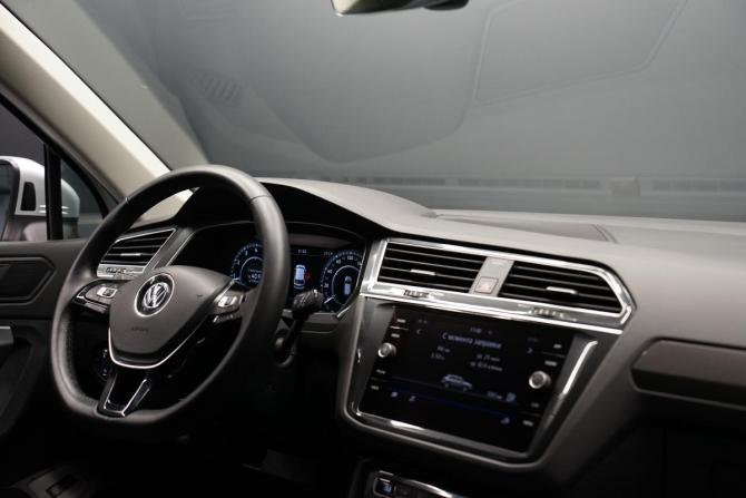 Volkswagen Tiguan II с пробегом 2018 года, цена 2 390 000 рублей, 133987 км, внедорожник, Автокод Объявления