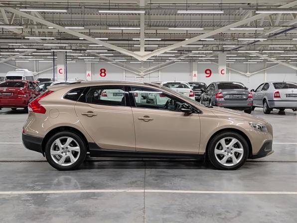 Volvo V40 Cross Country I с пробегом 2014 года, цена 1 349 000 рублей, 72554 км, хэтчбек, Автокод Объявления