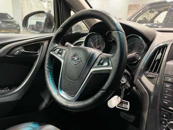 Opel Astra J Рестайлинг с пробегом 2013 года, цена 670 000 рублей, 144169 км, седан, Автокод Объявления