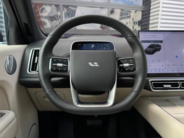 Li Auto (Lixiang) L7 I с пробегом 2024 года, цена 7 290 000 рублей, 1642 км, внедорожник, Автокод Объявления