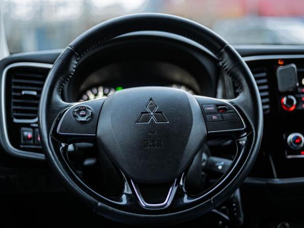 Mitsubishi Outlander III Рестайлинг 3 с пробегом 2021 года, цена 2 420 000 рублей, 60756 км, внедорожник, Автокод Объявления