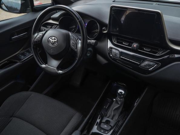 Toyota C-HR I с пробегом 2019 года, цена 2 199 777 рублей, 127461 км, внедорожник, Автокод Объявления