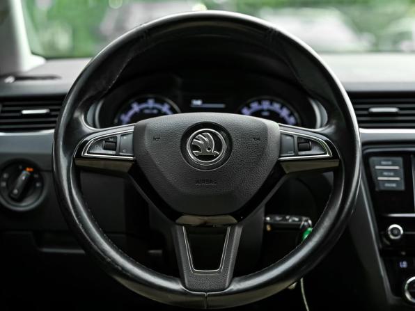 Skoda Octavia III (A7) Рестайлинг с пробегом 2018 года, цена 1 480 000 рублей, 113630 км, лифтбек, Автокод Объявления