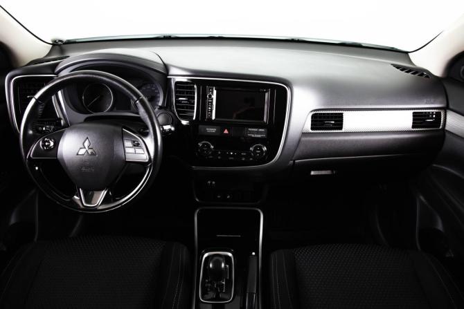Mitsubishi Outlander III Рестайлинг 2 с пробегом 2017 года, цена 1 959 000 рублей, 182000 км, внедорожник, Автокод Объявления