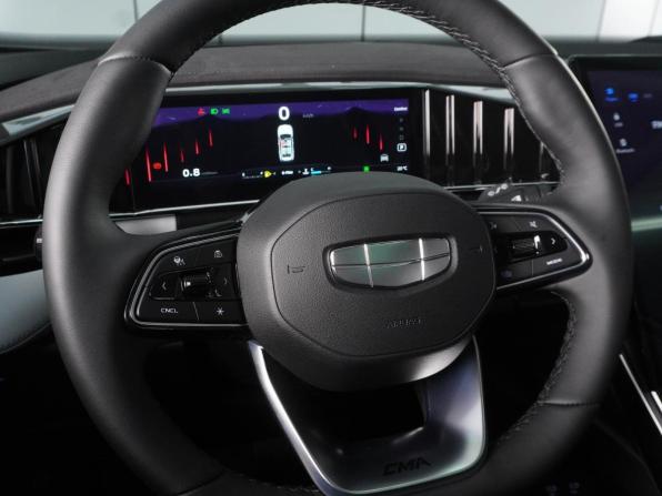 Geely Atlas II с пробегом 2025 года, цена 3 970 000 рублей, 13 км, внедорожник, Автокод Объявления
