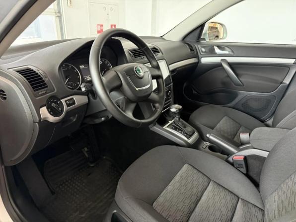 Skoda Octavia II (A5) Рестайлинг с пробегом 2013 года, цена 930 000 рублей, 182355 км, лифтбек, Автокод Объявления