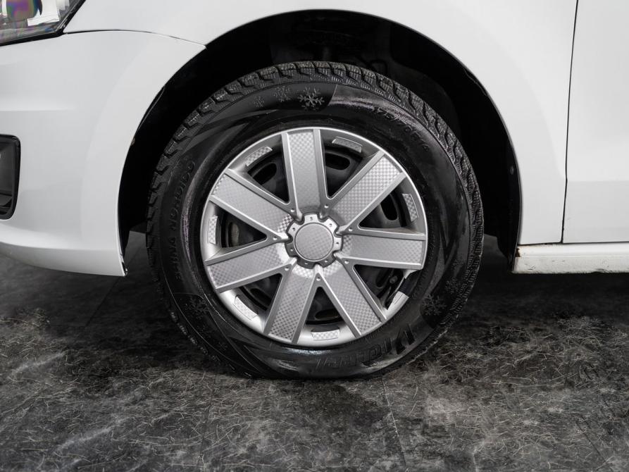 Volkswagen Polo V Рестайлинг Иркутск  - изображение 18