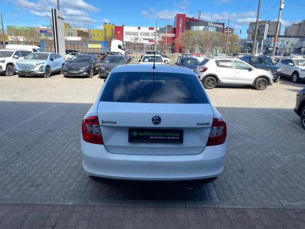 Skoda Rapid I с пробегом 2015 года, цена 745 000 рублей, 210076 км, лифтбек, Автокод Объявления