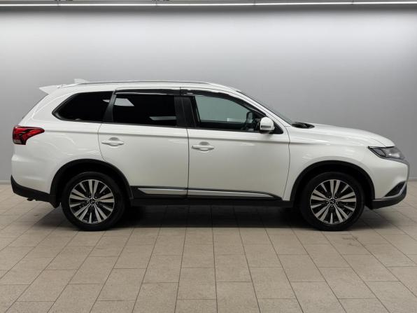 Mitsubishi Outlander III Рестайлинг 3 с пробегом 2019 года, цена 2 065 000 рублей, 93198 км, внедорожник, Автокод Объявления