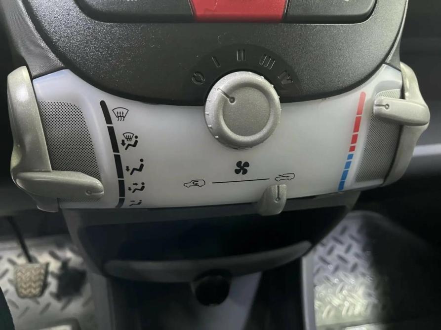 Peugeot 107 I Набережные Челны  - изображение 12