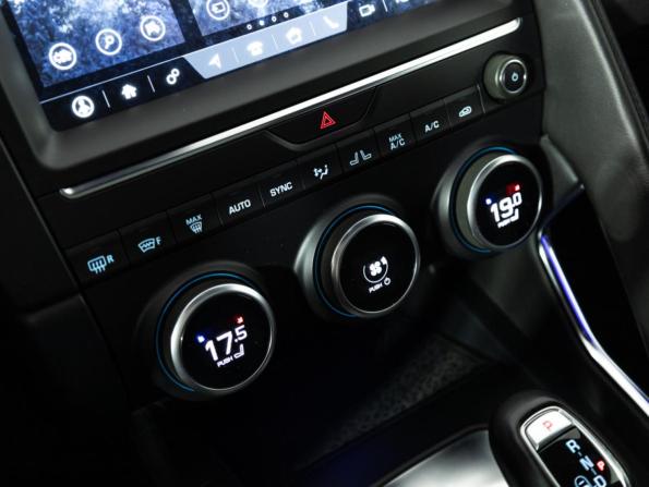 Jaguar E-Pace I с пробегом 2018 года, цена 2 250 000 рублей, 146792 км, внедорожник, Автокод Объявления