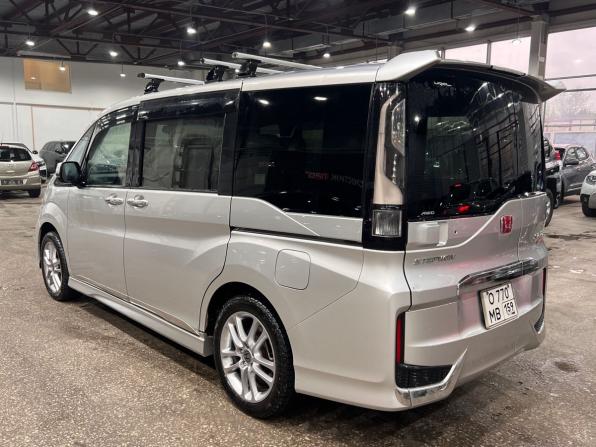 Honda Stepwgn V с пробегом 2015 года, цена 1 630 000 рублей, 251269 км, минивэн, Автокод Объявления