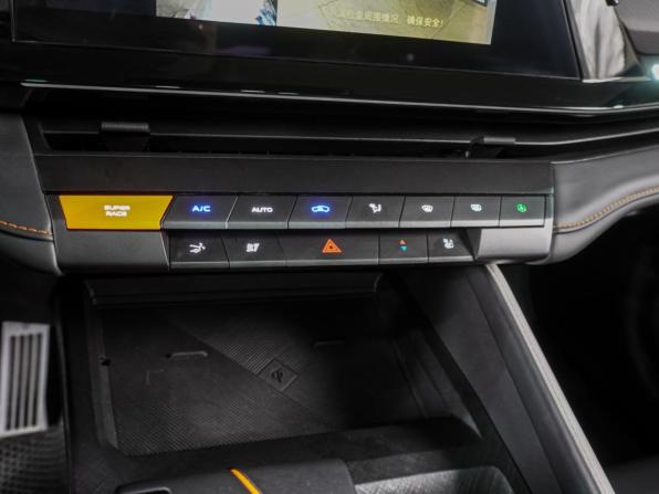 Changan UNI-V I с пробегом 2023 года, цена 2 149 000 рублей, 39255 км, лифтбек, Автокод Объявления