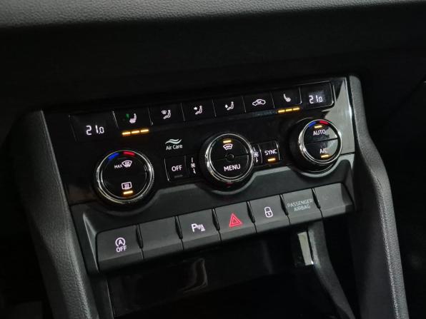 Skoda Karoq I с пробегом 2021 года, цена 2 390 000 рублей, 72957 км, внедорожник, Автокод Объявления